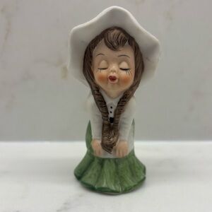 Vintage Lefton Kissing Irish Lass Girl Figurine with Shamrock Hat Green Skirt